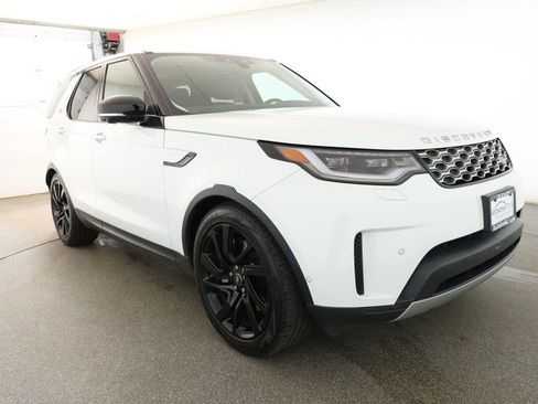 Used 2024 Land Rover Discovery S image 3