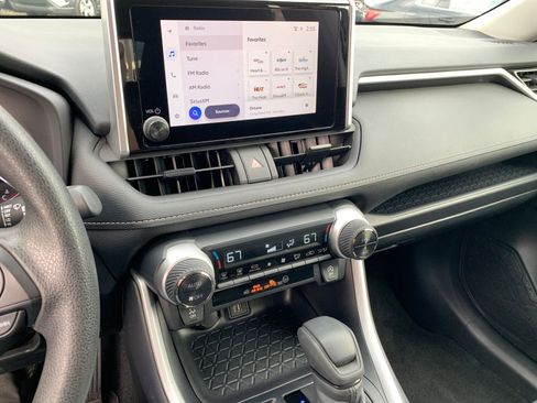 Used 2025 Toyota RAV4 XLE image 18