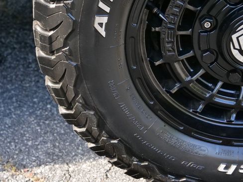 Used 2020 Jeep Gladiator Overland image 42