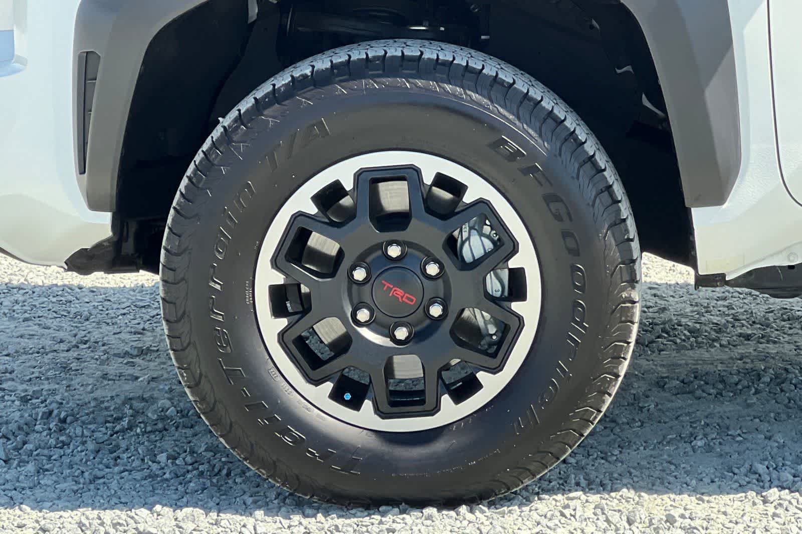 Used 2025 Toyota Tacoma TRD Off-Road AWD/4WD image 32