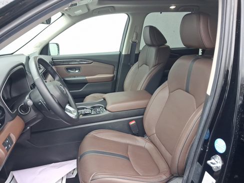 Used 2025 Honda Pilot Elite image 9