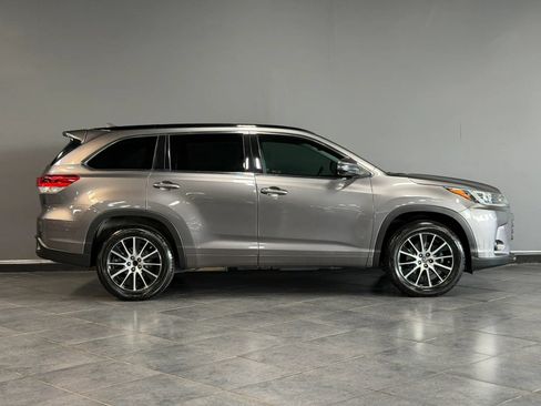 Used 2018 Toyota Highlander SE FWD image 4