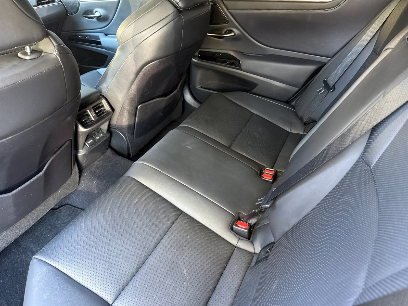 Used 2024 Lexus ES 300h F Sport w/ Accessory Package (Z2) FWD image 9