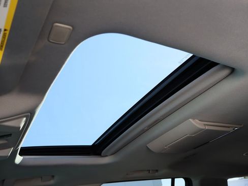 Used 2018 GMC Yukon XL Denali w/ Open Road Package image 23