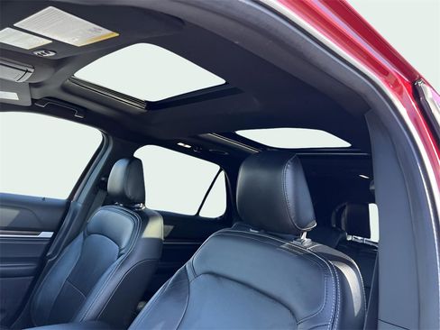 Used 2019 Ford Explorer Limited w/ Ford Safe & Smart Package image 9