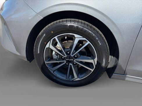 Used 2024 Kia Forte LXS FWD image 9