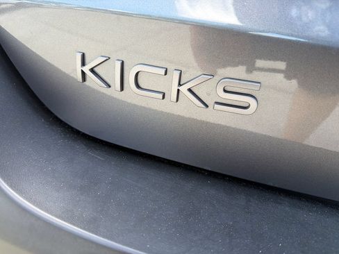 Used 2025 Nissan Kicks SR w/ SR Premium Package FWD image 10