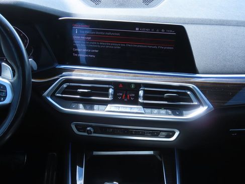 Used 2019 BMW X5 xDrive40i w/ M Sport Package AWD/4WD image 8
