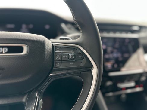 Used 2023 Jeep Grand Cherokee Altitude image 10