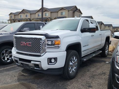 Used 2015 GMC Sierra 2500 Denali w/ Duramax Plus Package image 3