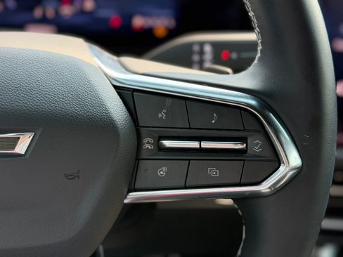 Used 2024 Chevrolet Traverse Z71 AWD/4WD image 12