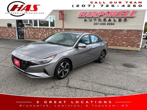 Used 2023 Hyundai Elantra SEL w/ Convenience Package FWD image 2