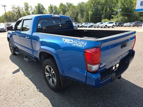 Used 2017 Toyota Tacoma TRD Sport AWD/4WD image 29