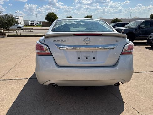 Used 2015 Nissan Altima 2.5 S w/ Sport Value Package FWD image 6