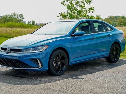 New 2025 Volkswagen Jetta SE image 5