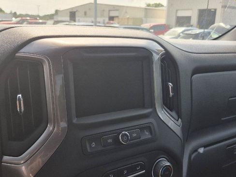 Used 2025 Chevrolet Silverado 1500 W/T w/ Z71 Off-Road Package AWD/4WD image 9