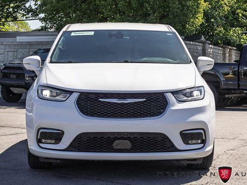 Used 2025 Chrysler Pacifica Select FWD image 11