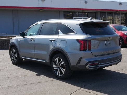 Certified 2022 Kia Sorento EX image 3