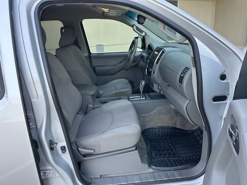 Used 2012 Nissan Frontier SV w/ SV Premium Utility Pkg image 29