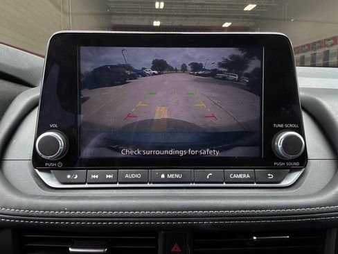 Used 2025 Nissan Rogue SV FWD image 31