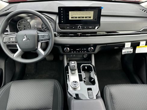 New 2025 Mitsubishi Outlander ES image 14