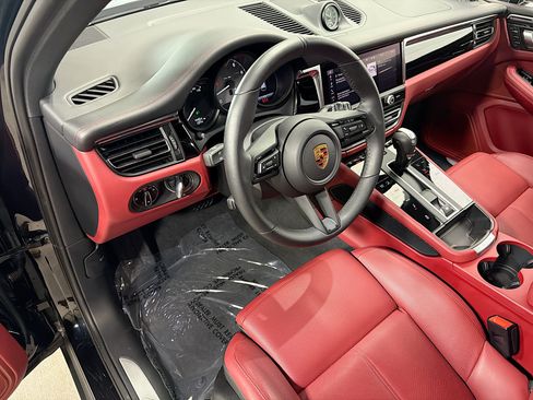 Certified 2026 Porsche Macan S AWD/4WD image 4