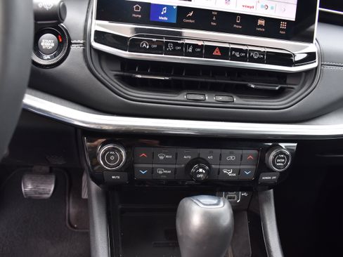 Used 2023 Jeep Compass High Altitude w/ Driver Assist Group I image 19