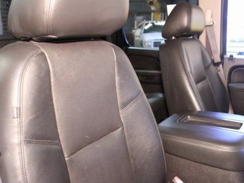 Used 2013 Chevrolet Avalanche LTZ image 11