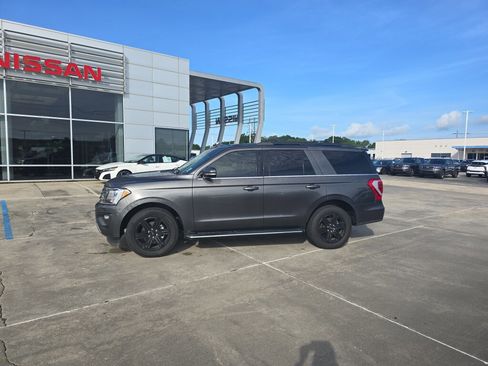 Used 2021 Ford Expedition XLT RWD image 3