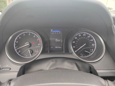 Used 2024 Toyota Camry SE FWD image 3