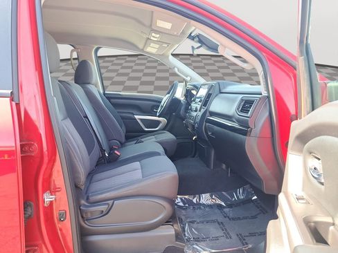 Used 2022 Nissan Titan SV image 18