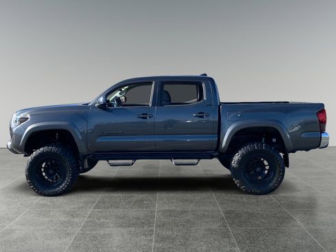 Used 2018 Toyota Tacoma SR5 image 2