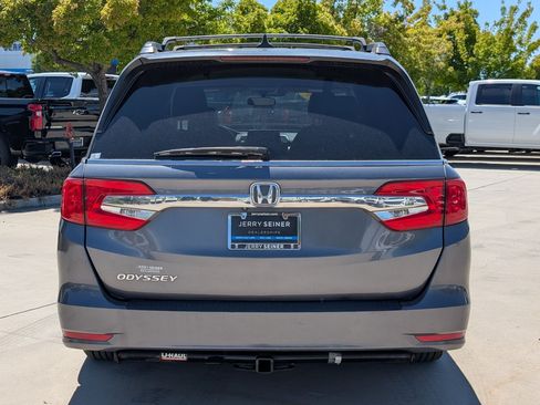 Used 2018 Honda Odyssey EX image 4