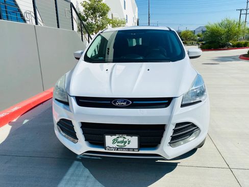 Used 2015 Ford Escape SE FWD image 2
