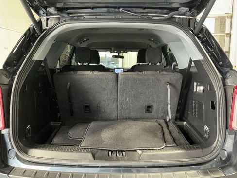 Used 2023 Ford Explorer XLT image 25