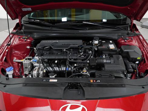 Used 2025 Hyundai Elantra SEL FWD image 29