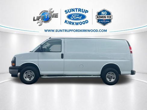 Used 2024 GMC Savana 2500 w/ Driver Convenience Package RWD image 2