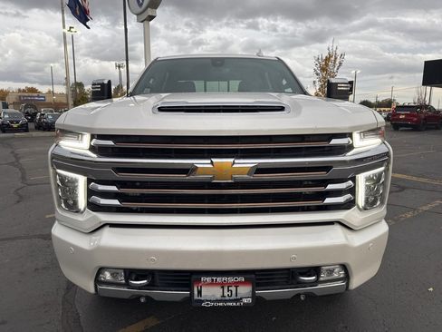 Used 2022 Chevrolet Silverado 2500 High Country w/ Technology Package image 9