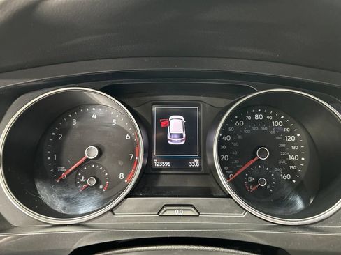 Used 2018 Volkswagen Tiguan SE w/ Panoramic Sunroof Package AWD/4WD image 16
