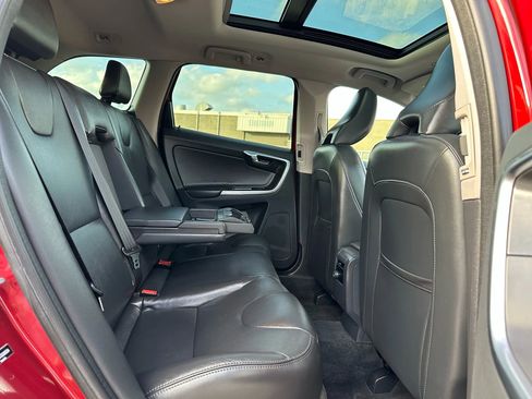 Used 2016 Volvo XC60 T5 Premier w/ Proximity Package image 26