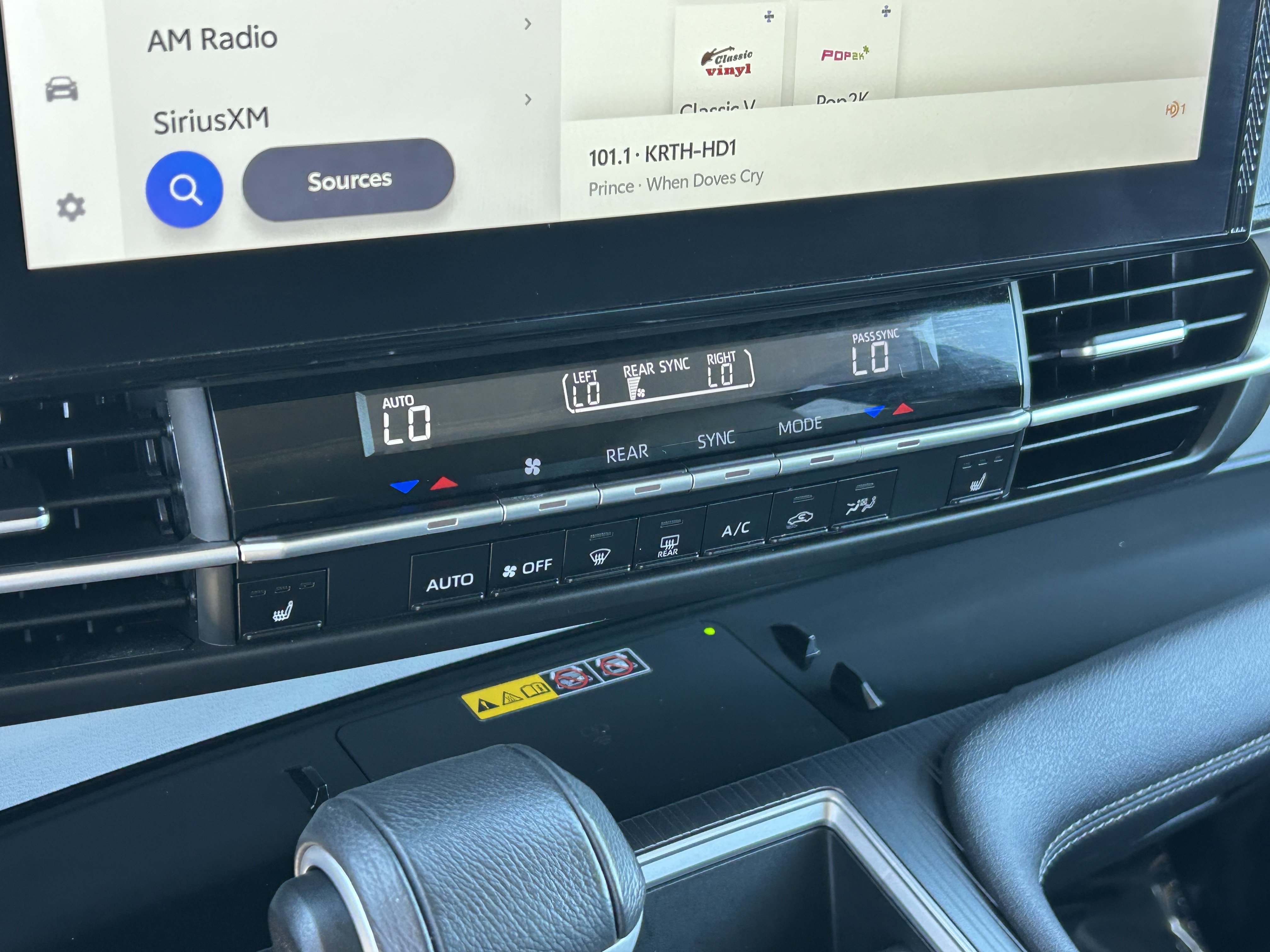 Certified 2025 Toyota Sienna XLE FWD image 22