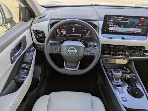 Certified 2025 Nissan Rogue SL image 18