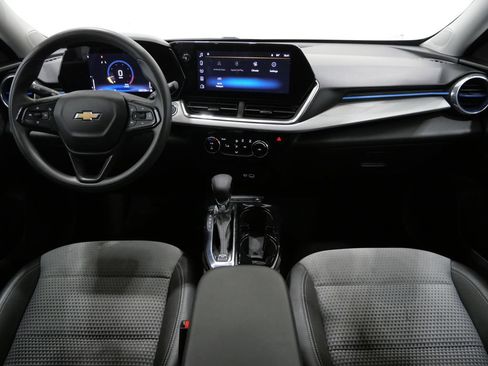 Used 2025 Chevrolet Trax LT FWD image 10
