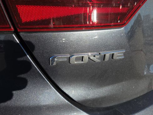 Certified 2020 Kia Forte LXS image 6