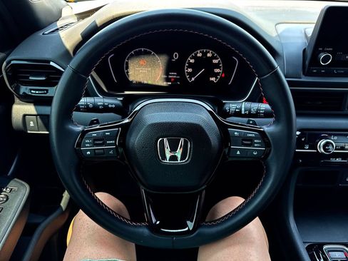 Used 2025 Honda Pilot Sport image 14