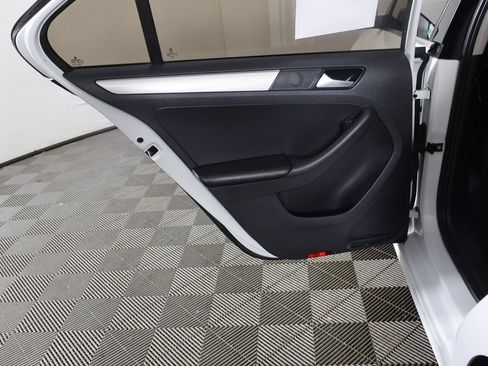 Used 2017 Volkswagen Jetta SE image 24
