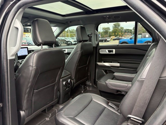 Certified 2023 Ford Explorer Limited AWD/4WD image 9