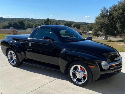 Used 2005 Chevrolet SSR w/ Preferred Equipment Group image 3