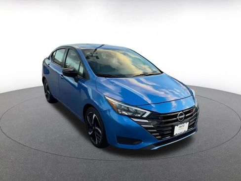Used 2024 Nissan Versa SR image 3