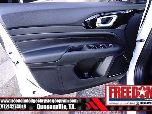 New 2026 Jeep Compass Latitude image 40